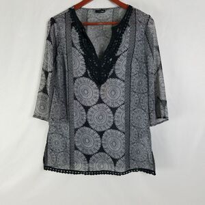 East 5th Shirt Womens Medium‎ Black Top Sheer 3/4 Sleeve Crochet Split Neck